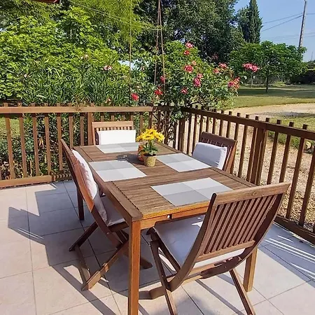 Cosy Avec Piscine En Campagne בקתה קונדום