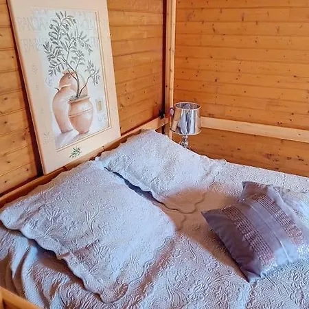 Cosy Avec Piscine En Campagne קונדום