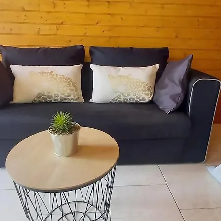 Cosy Avec Piscine En Campagne בקתה